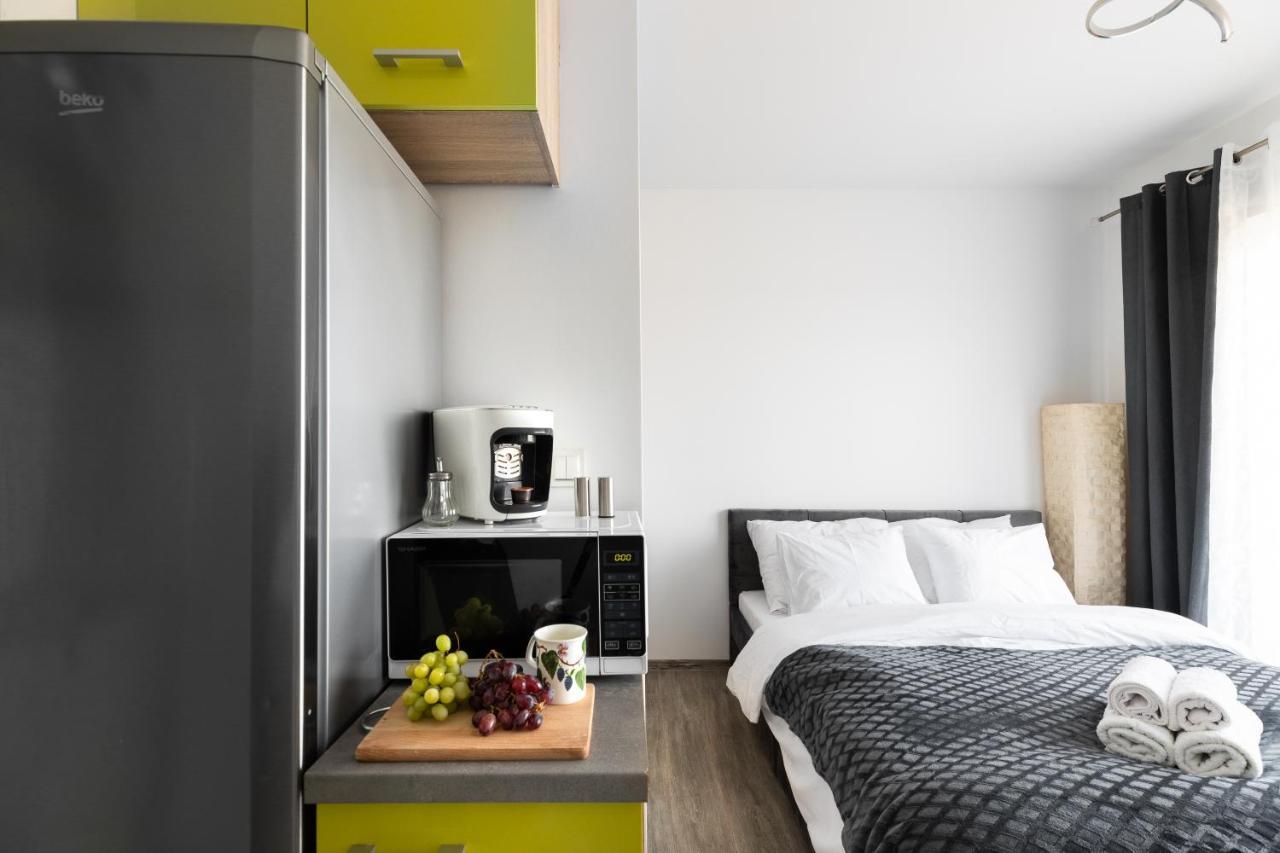 P&O Serviced Apartments - Dionizosa Warszawa Exteriör bild