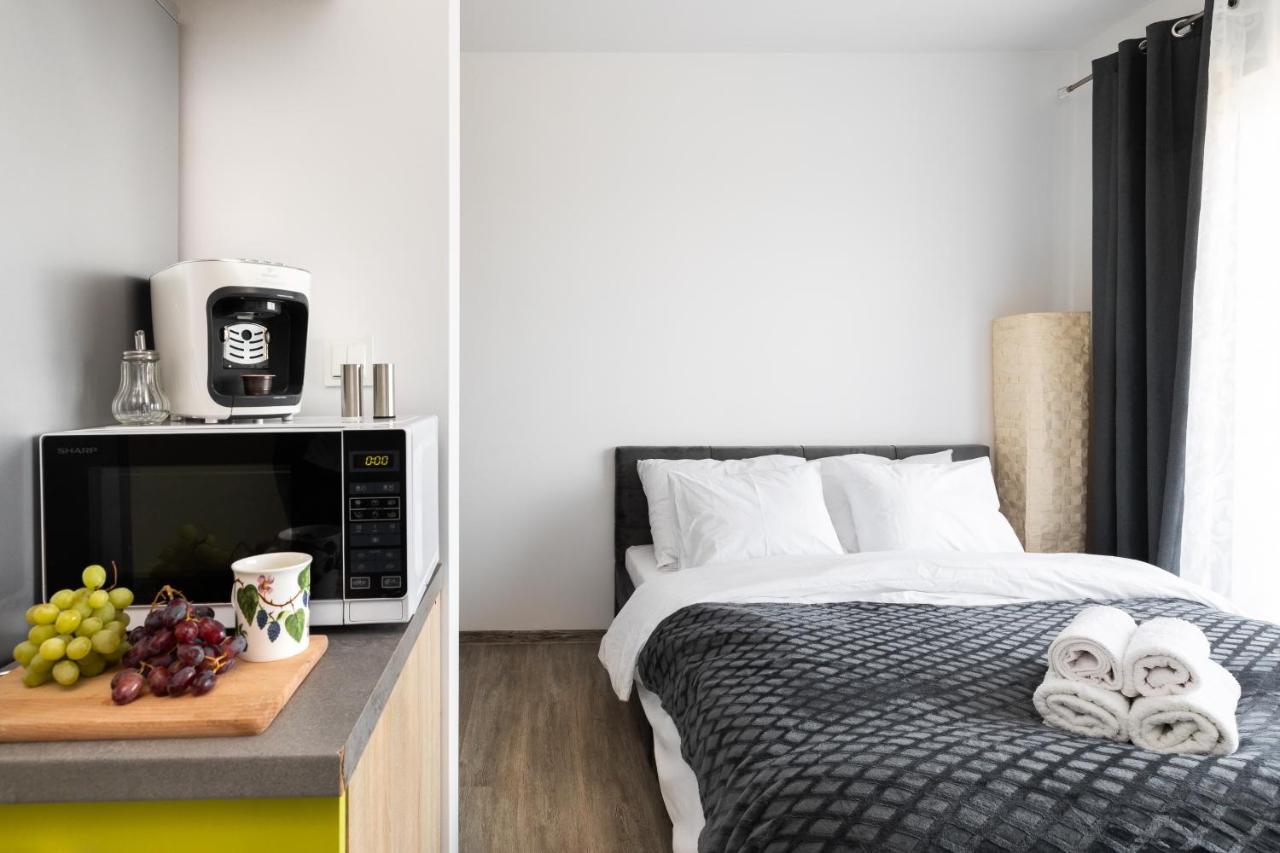 P&O Serviced Apartments - Dionizosa Warszawa Exteriör bild