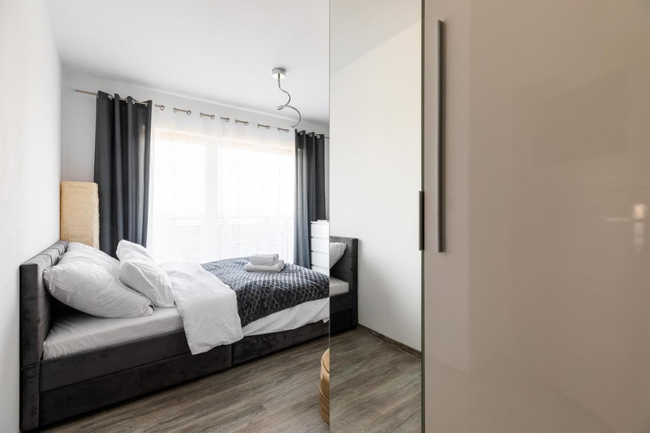 P&O Serviced Apartments - Dionizosa Warszawa Exteriör bild