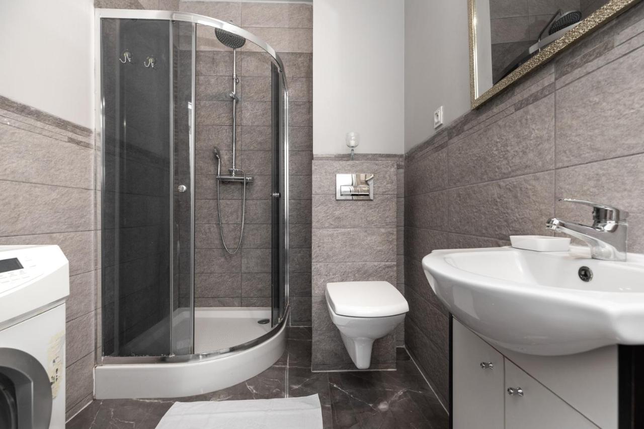P&O Serviced Apartments - Dionizosa Warszawa Exteriör bild
